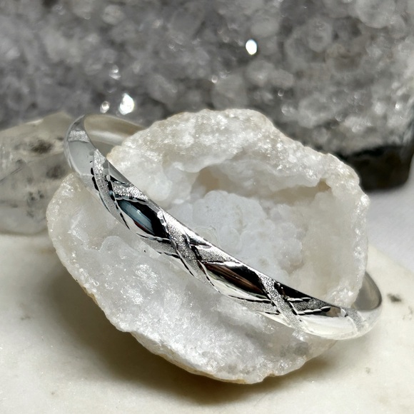 Jewelry - Vintage Diamond Cut Hinge Bangle Bracelet 925